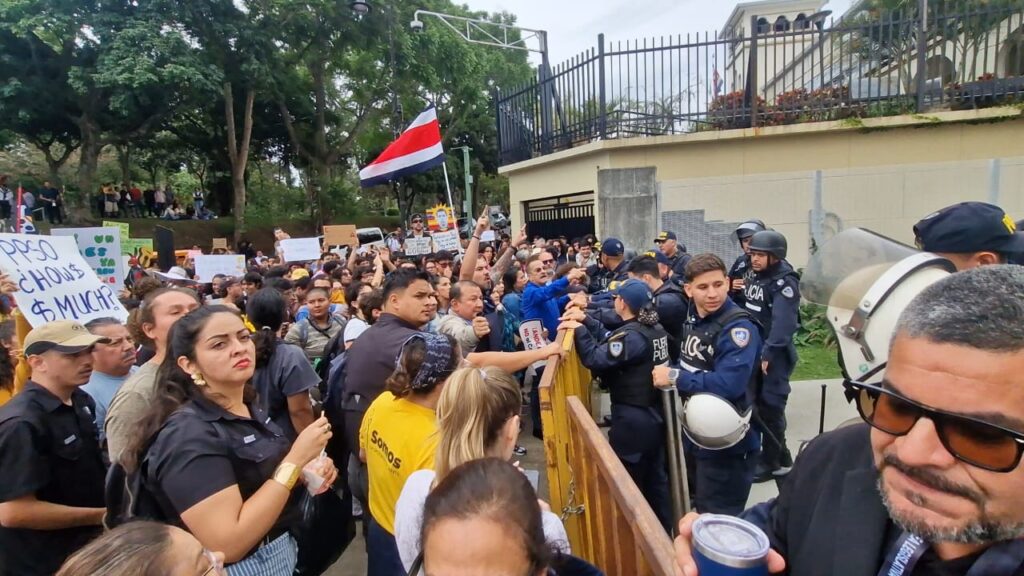 Sindicatos Armonización Eléctrica ICE Manifestación Albino Vargas